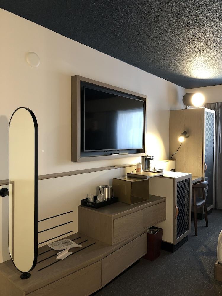 Doubletree By Hilton Harbourview Hotel